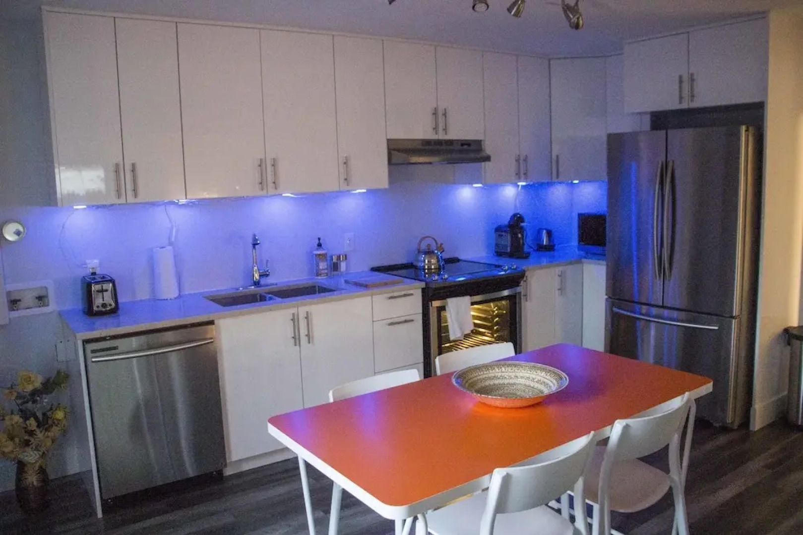 WOW Luxury Suites - Halifax Downtown