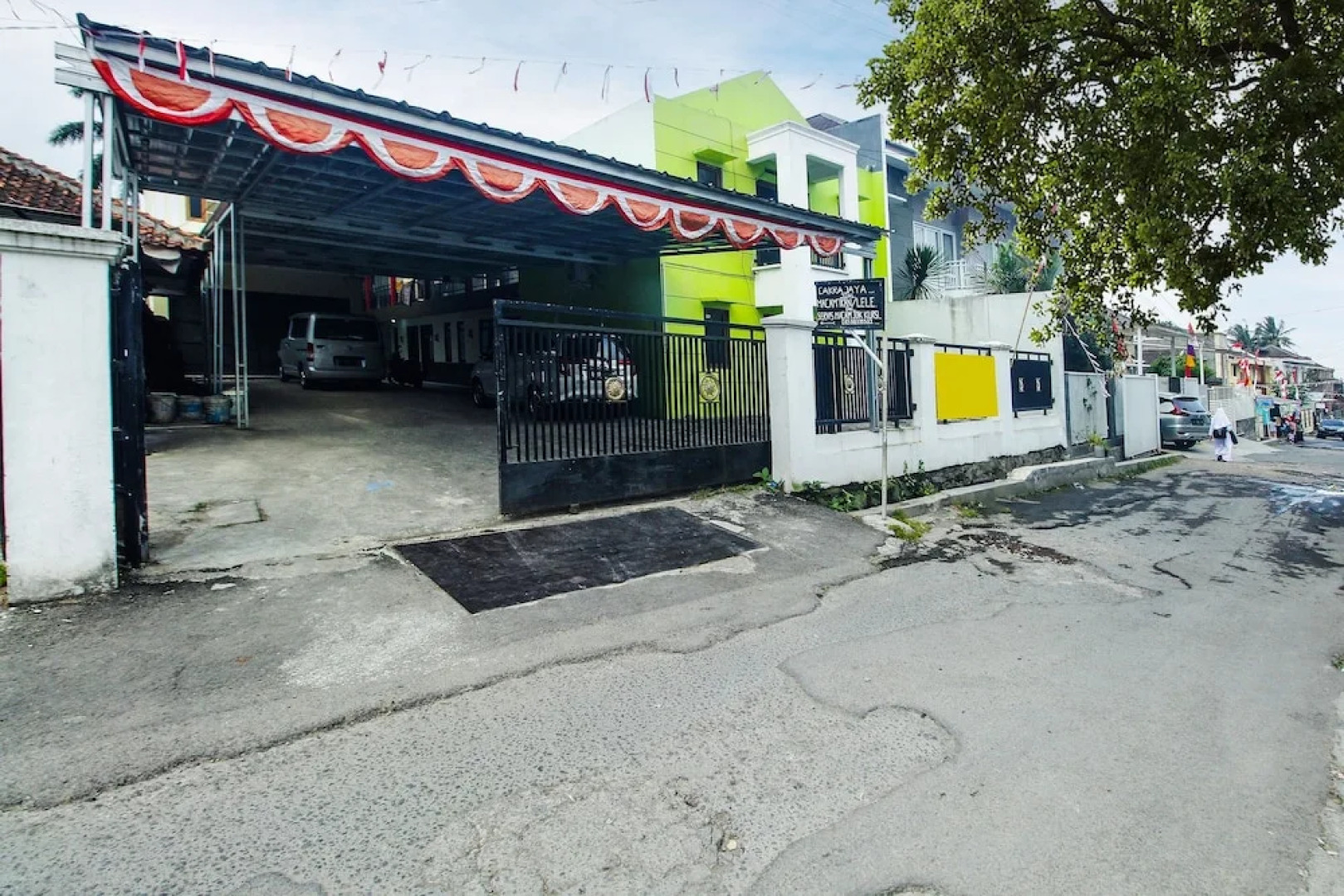 OYO Life 91606 Nadin Guest House Syariah