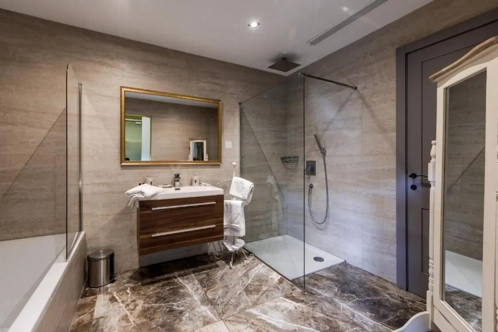 Talbot & Bons Studio Flat