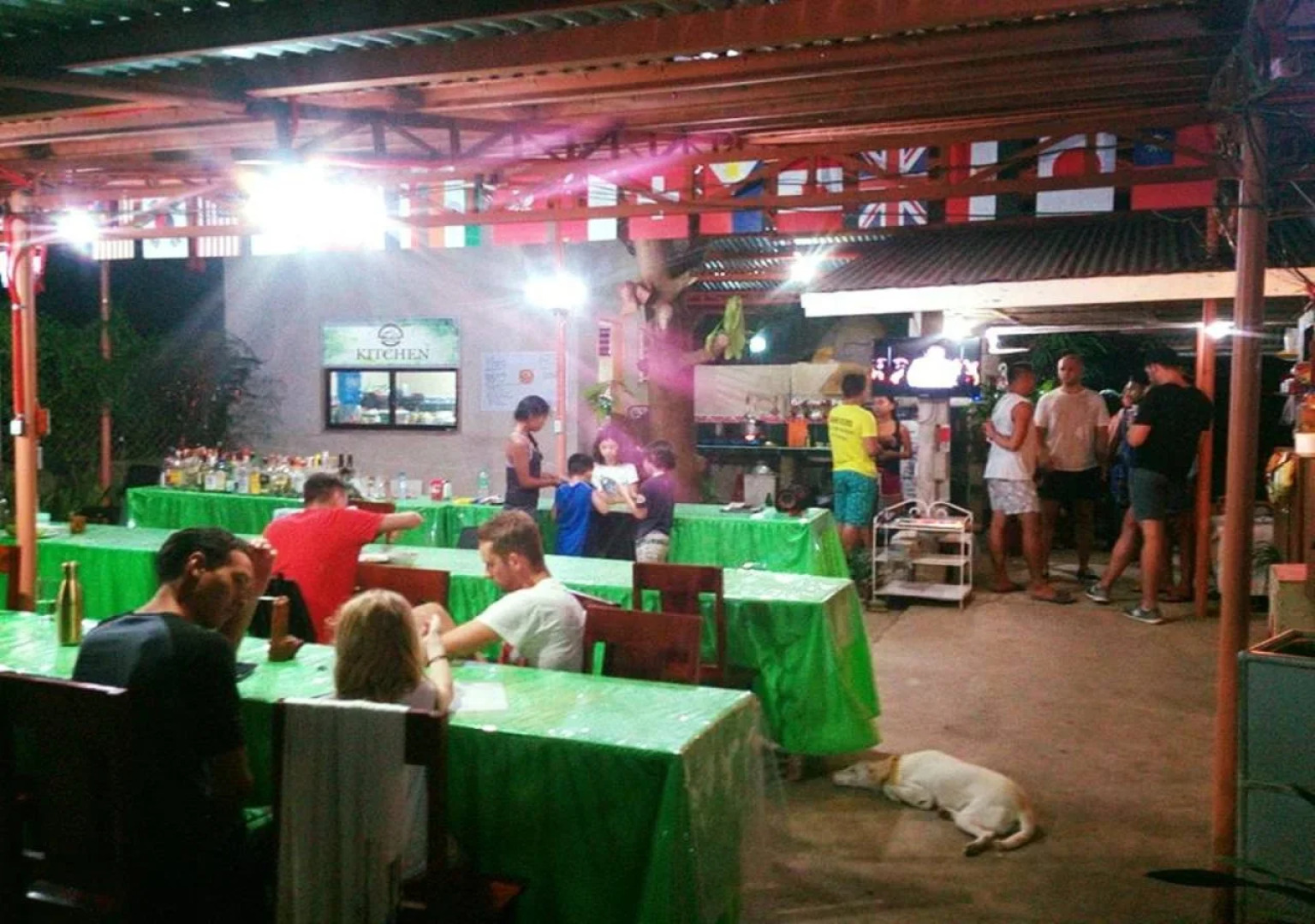 Emok's Guest House - Hostel