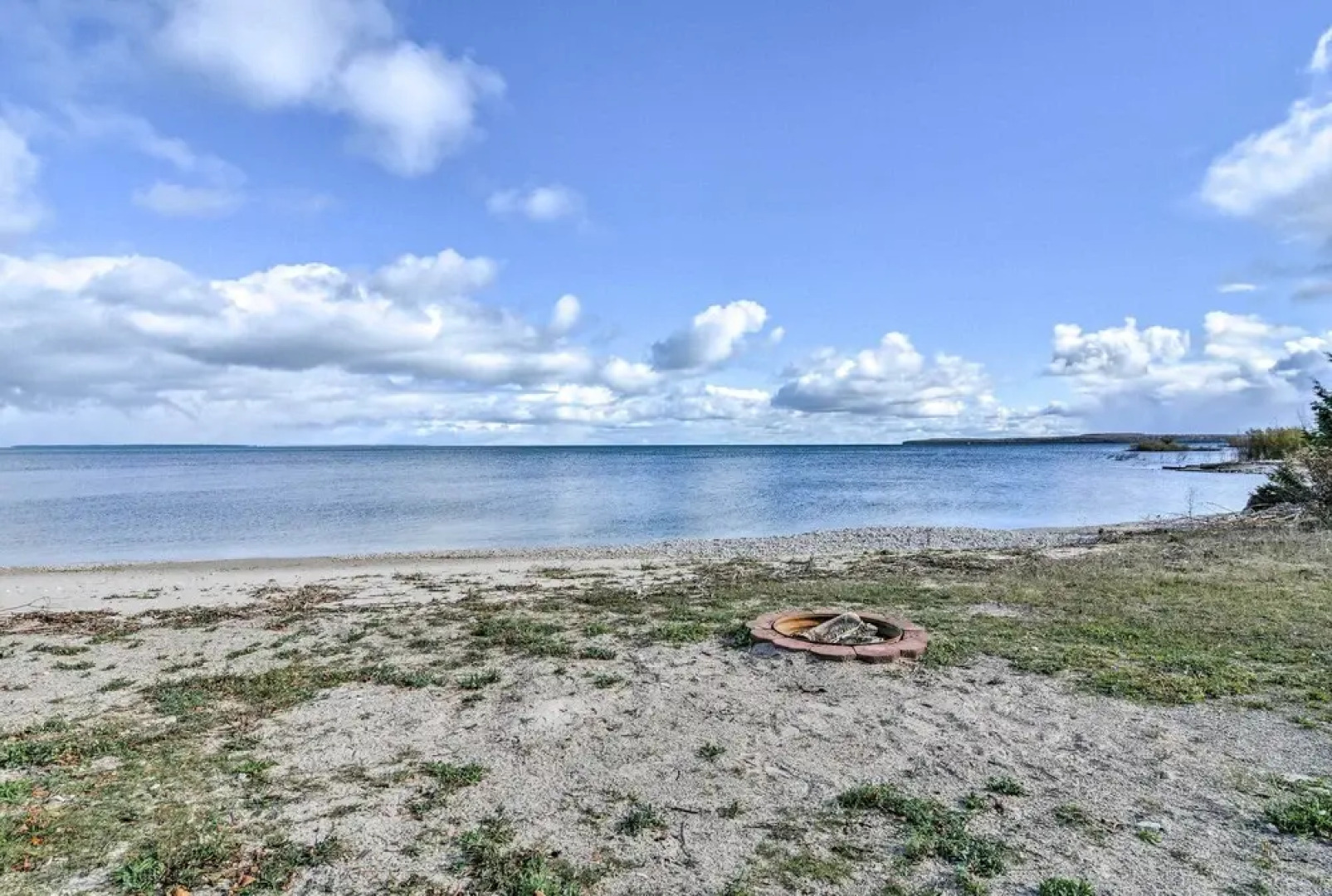 Lovely Lake Huron Getaway: Beach Access & Kayaks!
