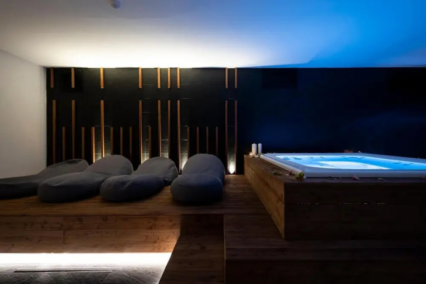 Alkamuri Posh Hotel Spa 109 Suite Superior