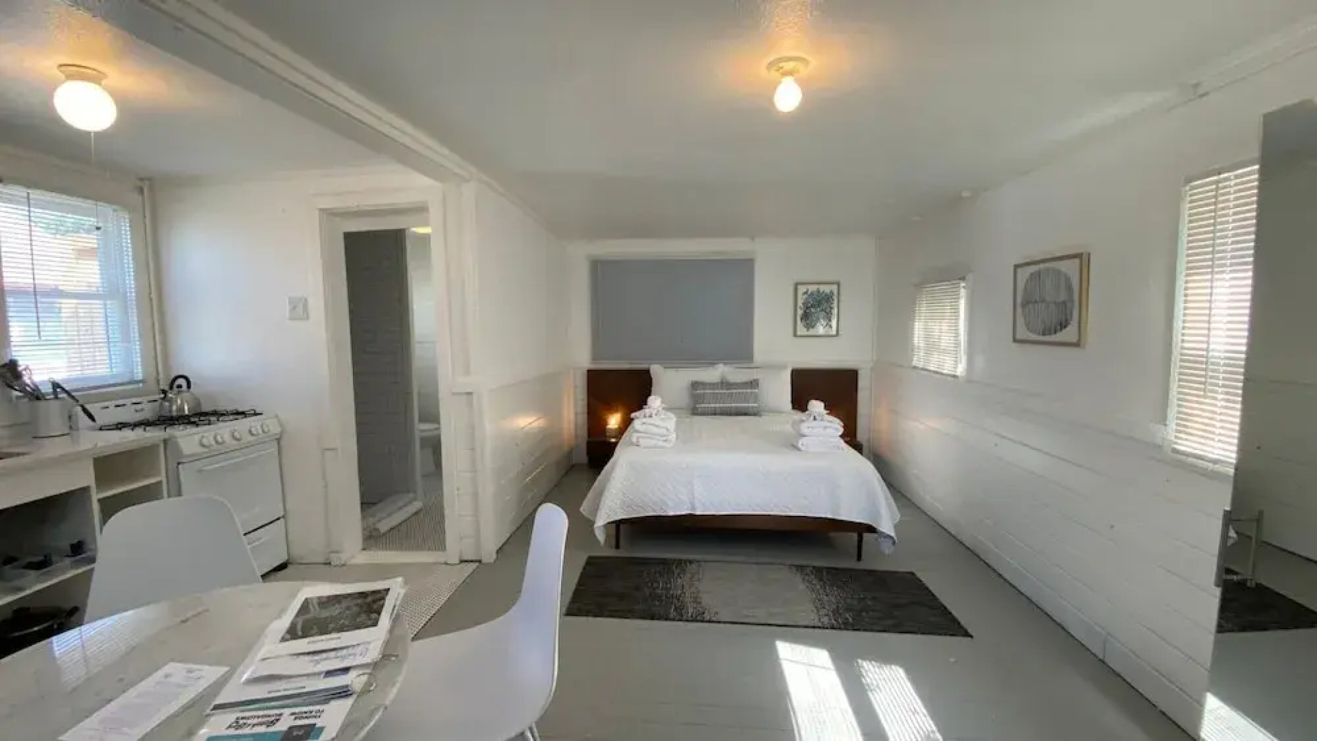 Bungalow 8 - 1br, Waterfront