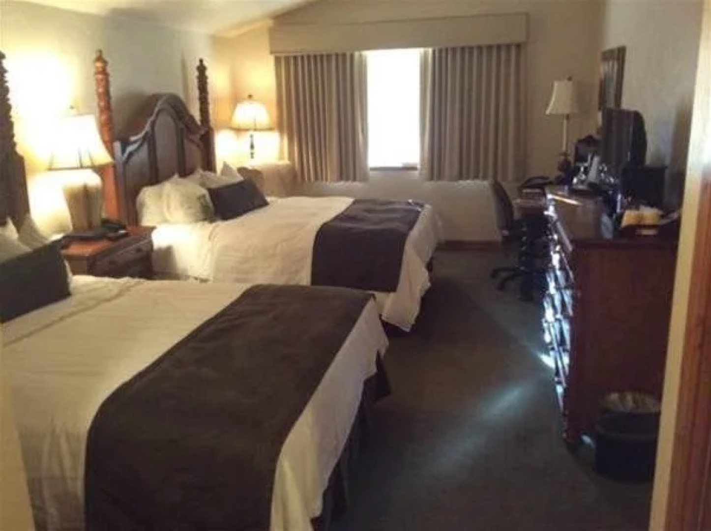 Hotel and Resort Rooms by Midway Lodging