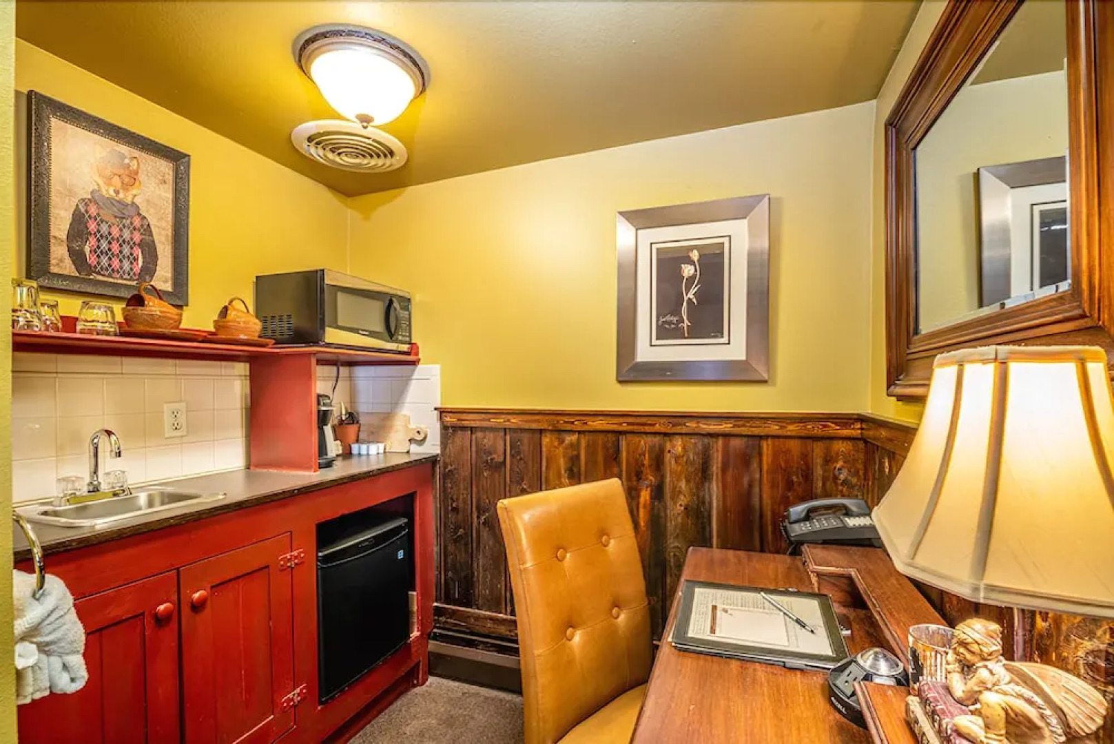 Highland Haven Creekside Inn