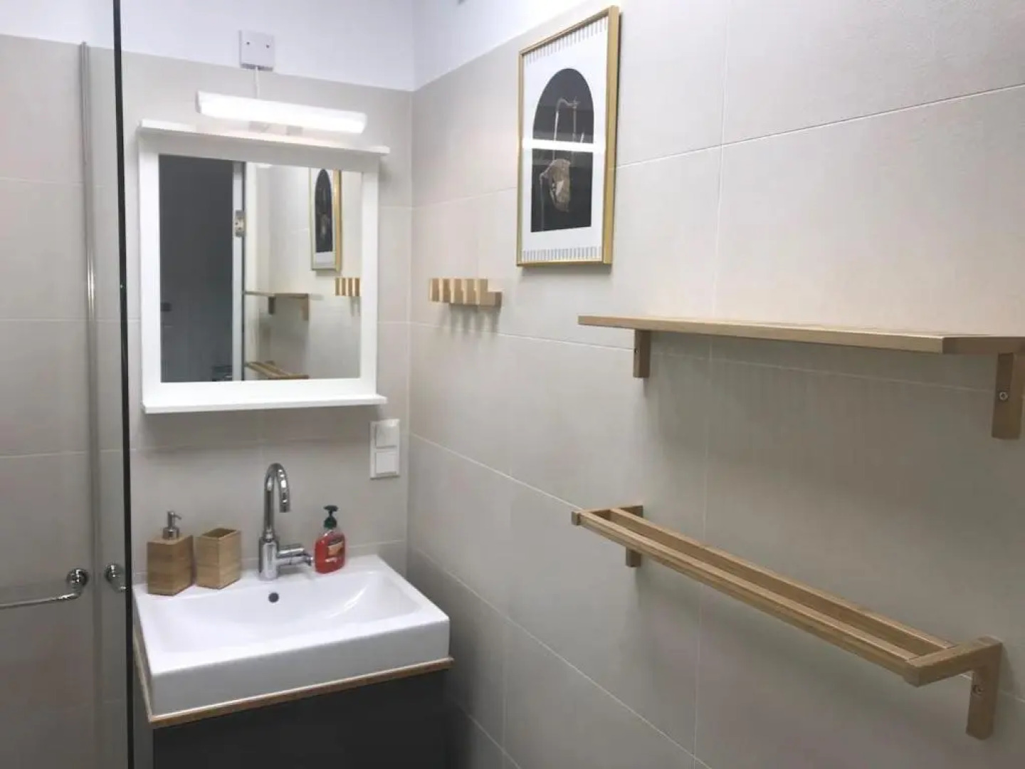 Red Flower Apartment with Pool - 5 min to Lake