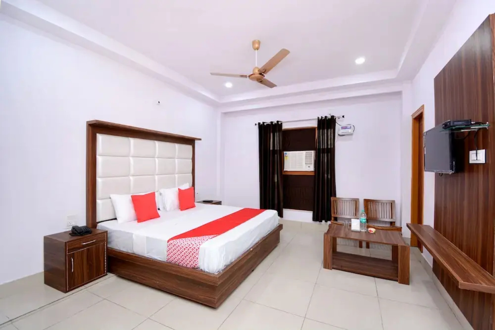 Oyo 35733 Divine Star Dhaba