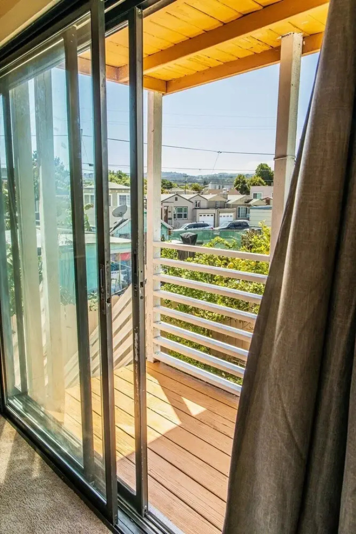 Large 2 Bed w/ Room For 8