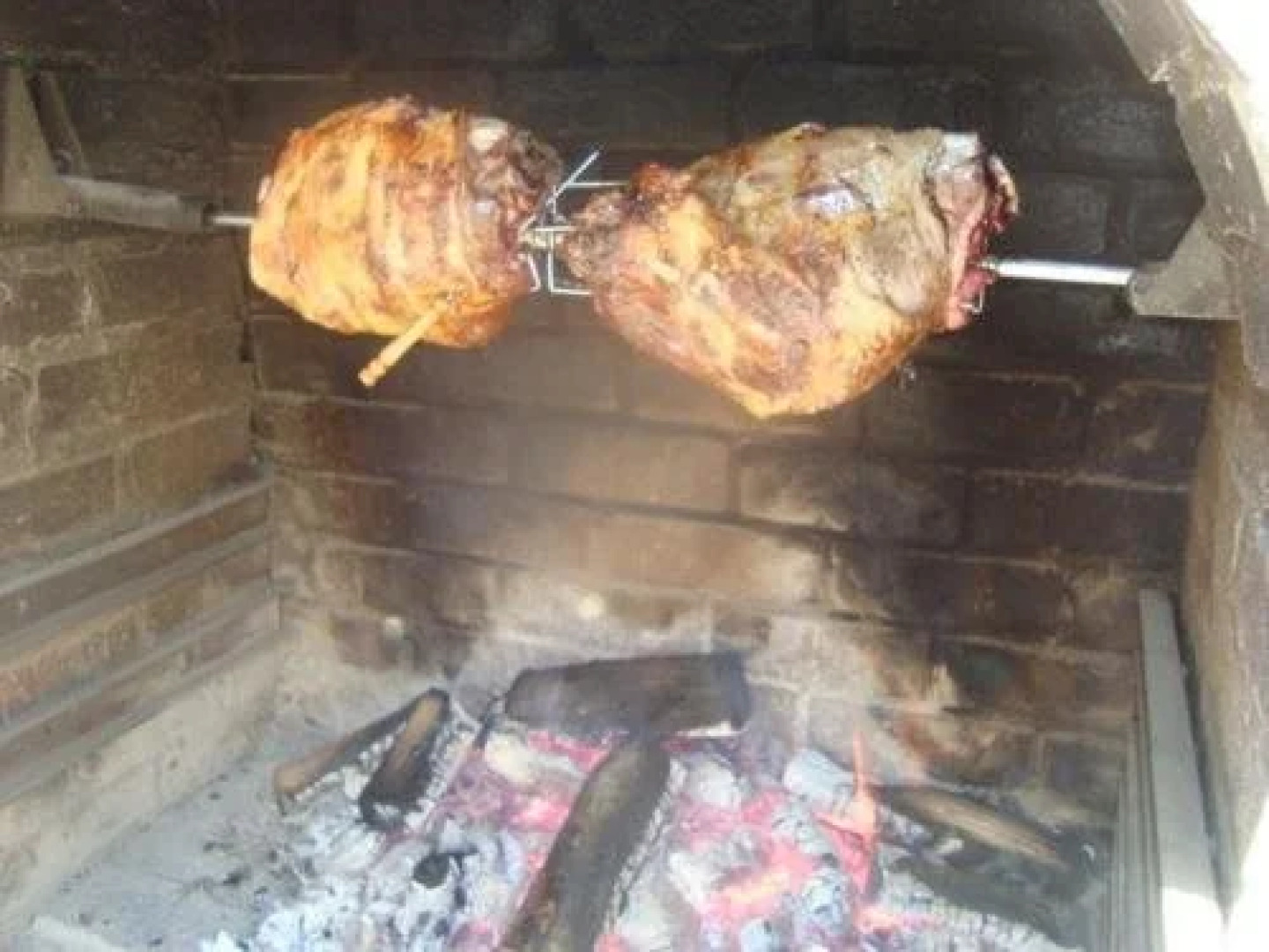 44 On Ennis Guest Lodge and Restaurant