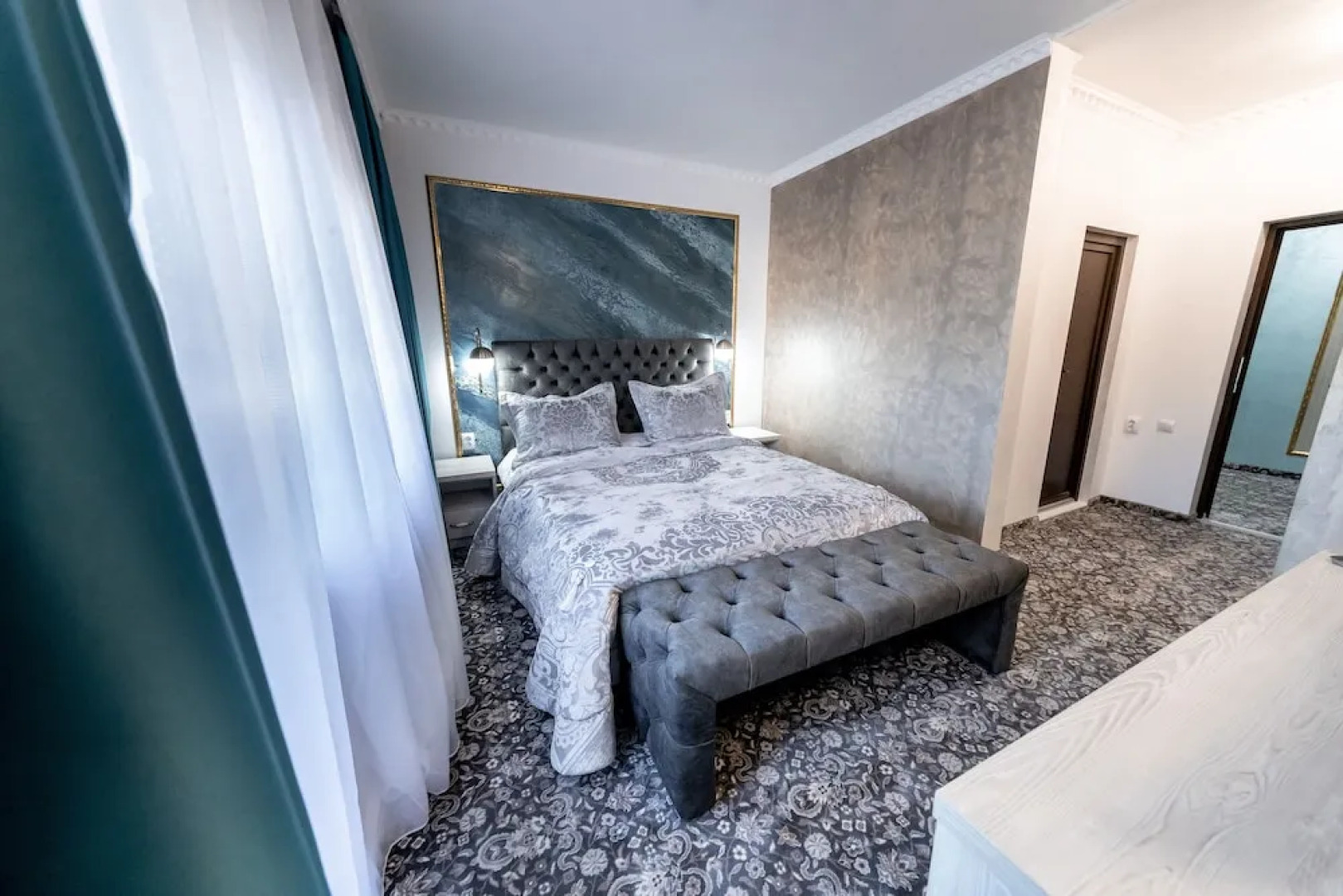 Suru Hotel & Restaurant