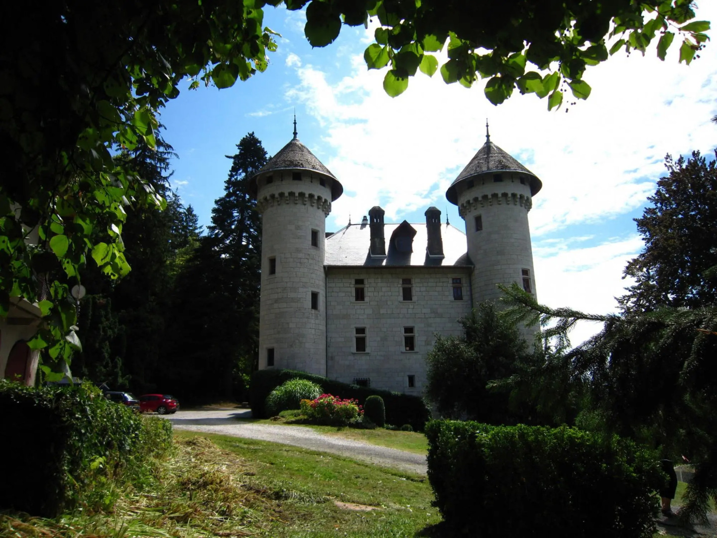 Alluring Castle in Serrières-en-chautagn With Pool