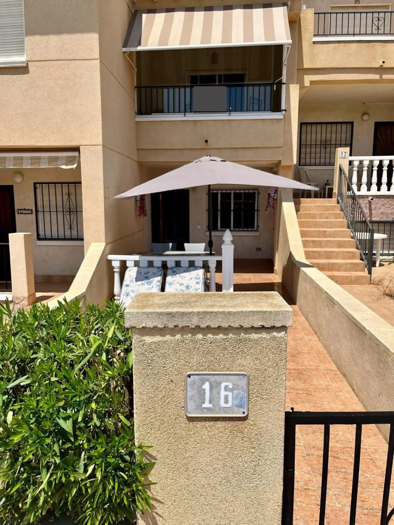 Winter sun apartment with pool access