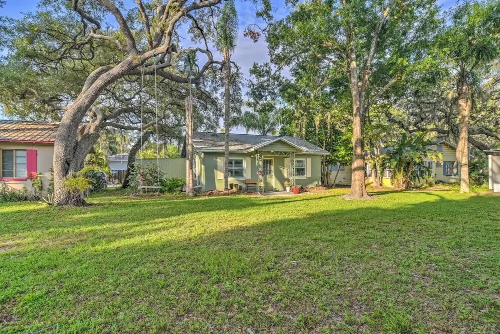 Quiet Crystal Beach Hideaway - Steps to Shoreline!