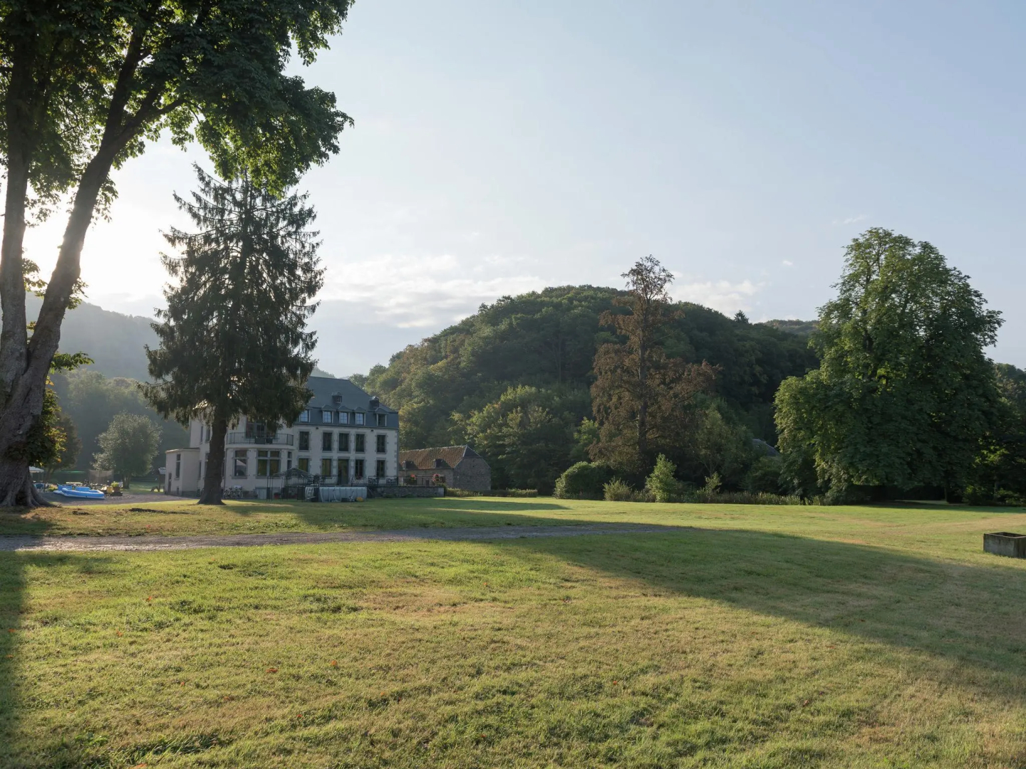 Attractive Castle in Vireux-Wallerand with Garden