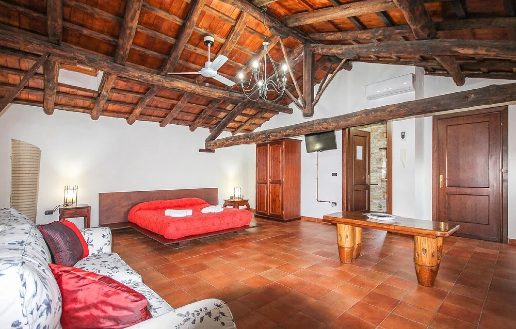 Amazing Home in Fragneto Monforte With Wifi, Private Swimming Pool and 4 Bedrooms