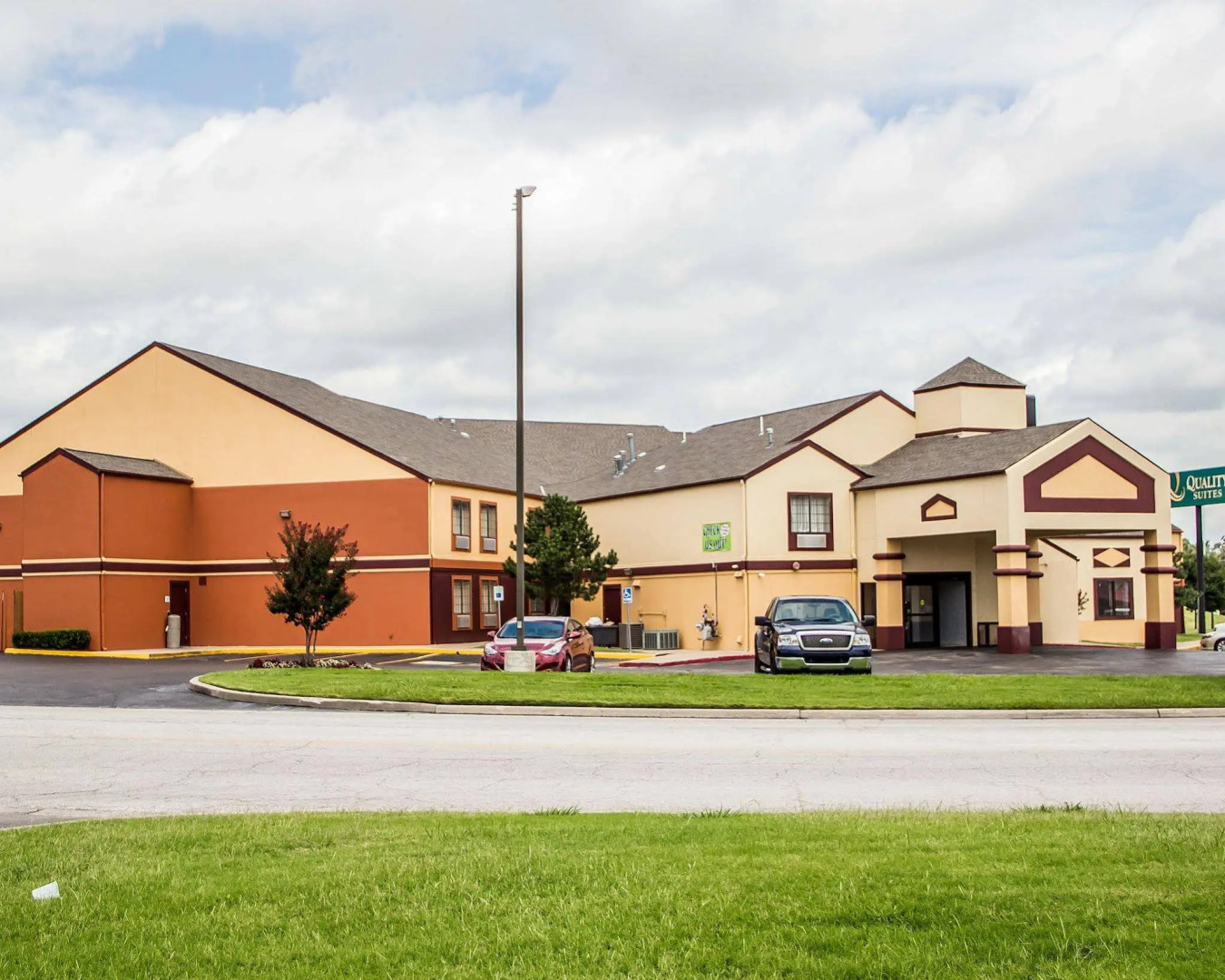 Quality Suites Tulsa I-44