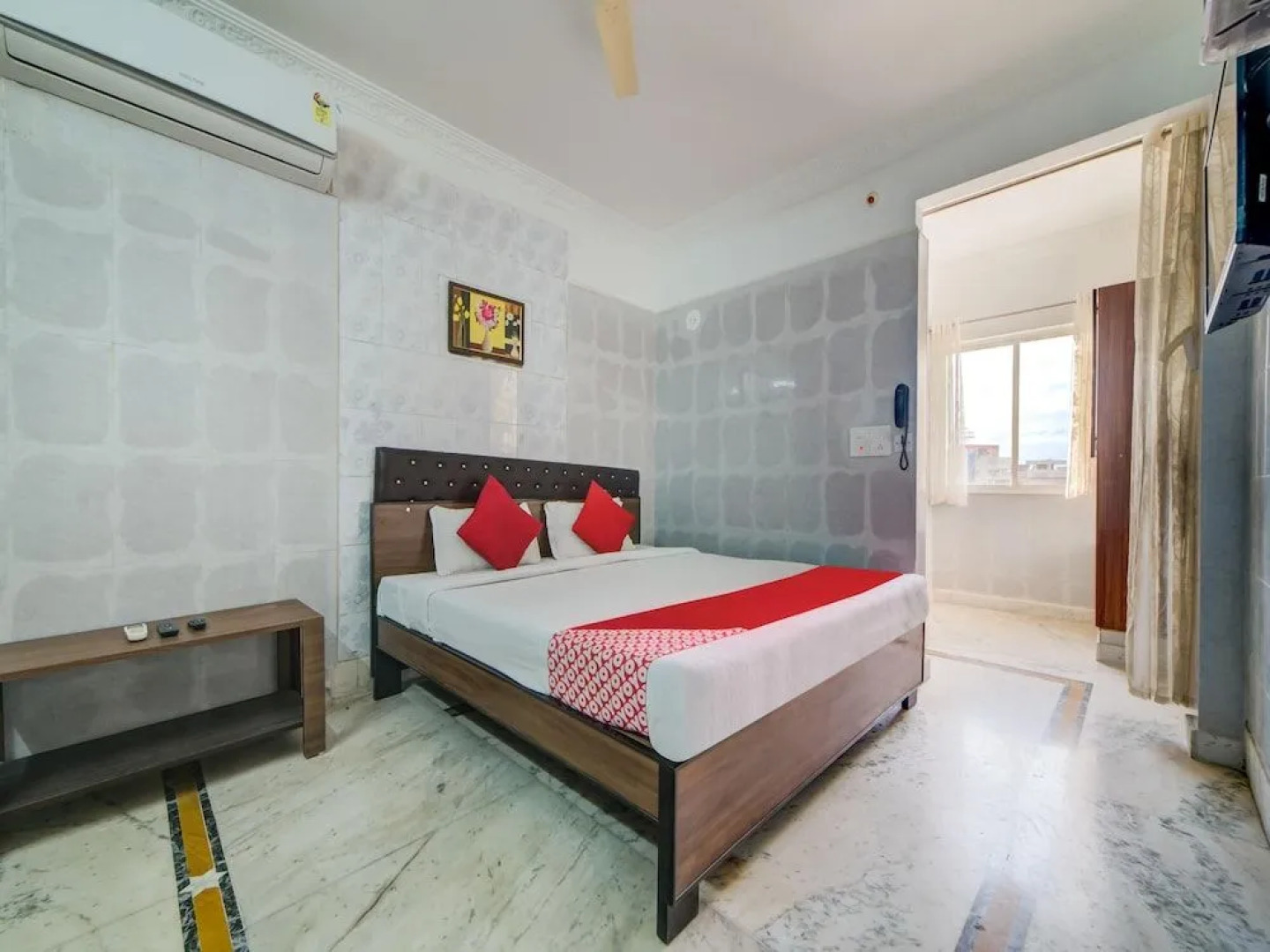 OYO 29087 Hotel Golden Pride