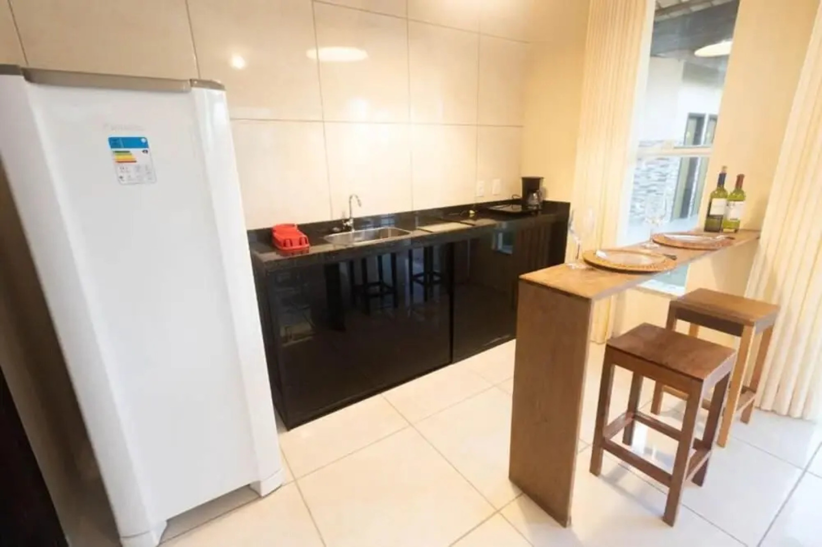 Chal Aconchegante com Vista Jardim em Vila - 03