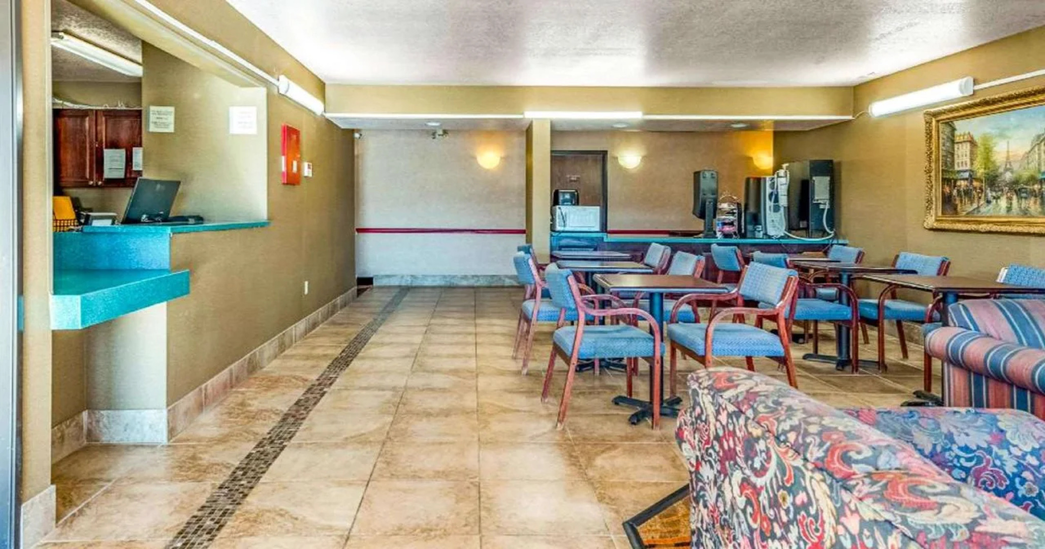 Econo Lodge Inn & Suites