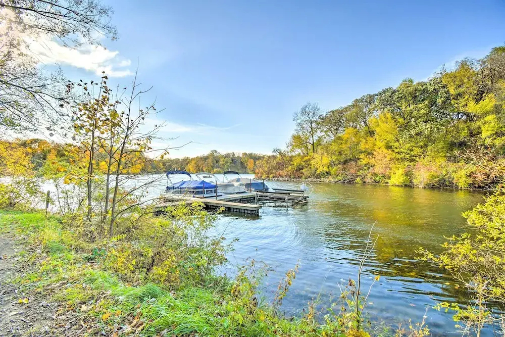 Chic Apple River Escape w/ Fire Pit!