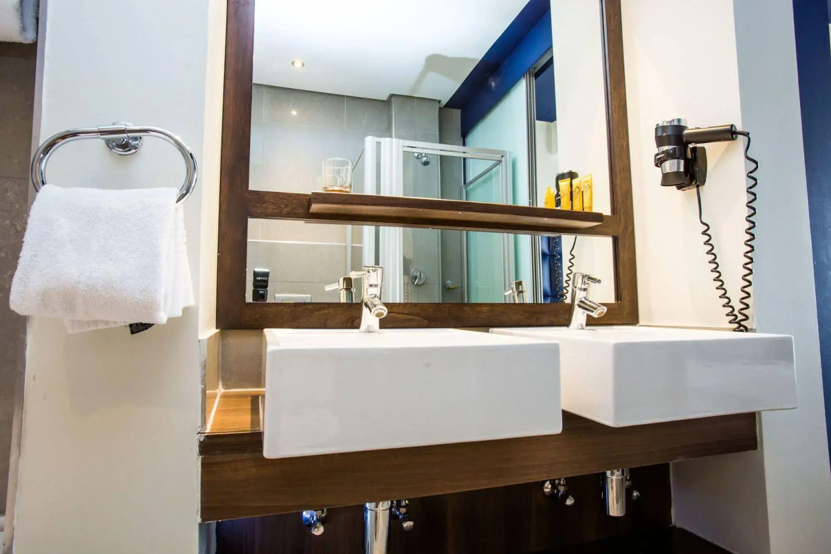 Genesis All-Suite Hotel