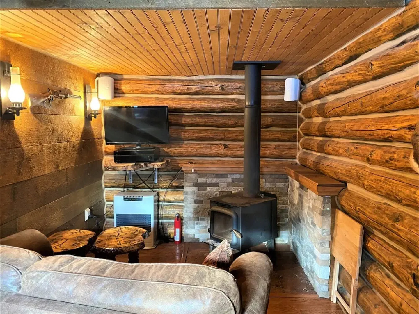 Alaska Creekside Cabins