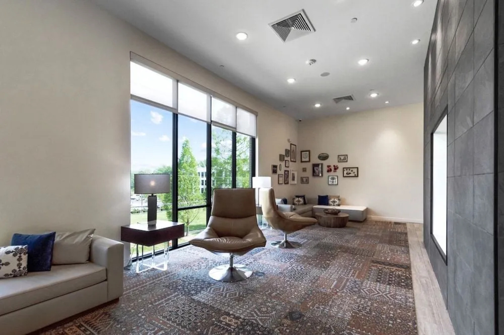 Kasa Charlotte FreeMoreWest