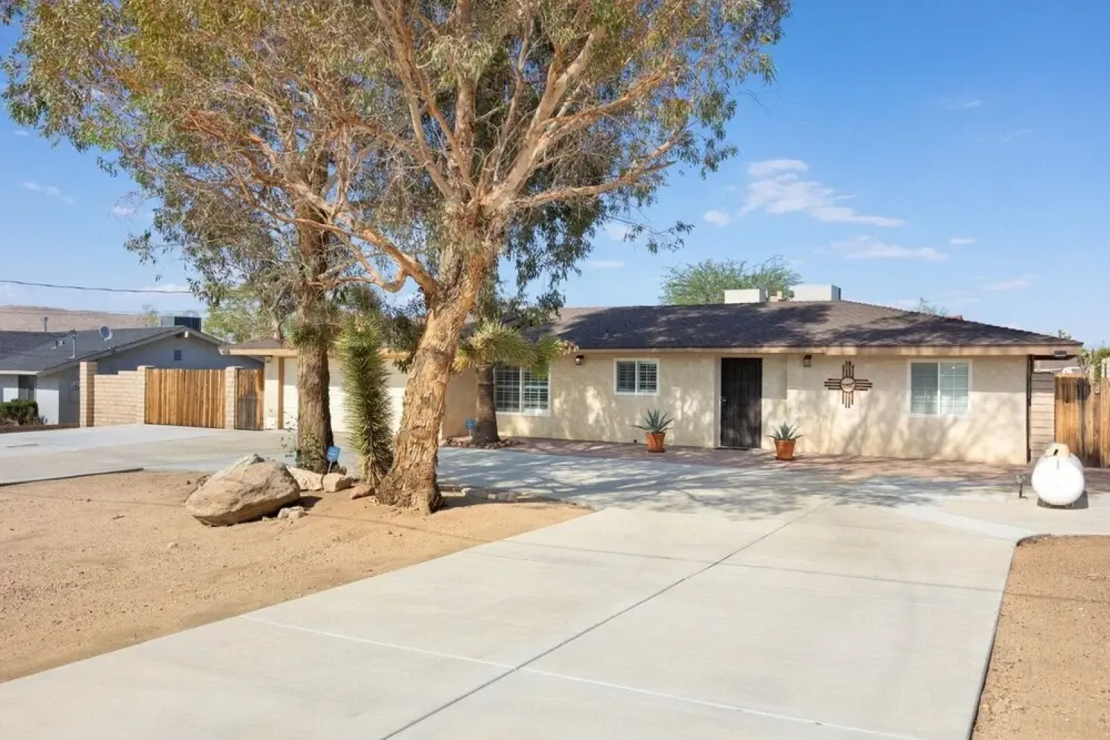 Roadrunner Inn - Pool, Hot Tub, Bbq And Fire Pit! 2 Bedroom Home by RedAwning