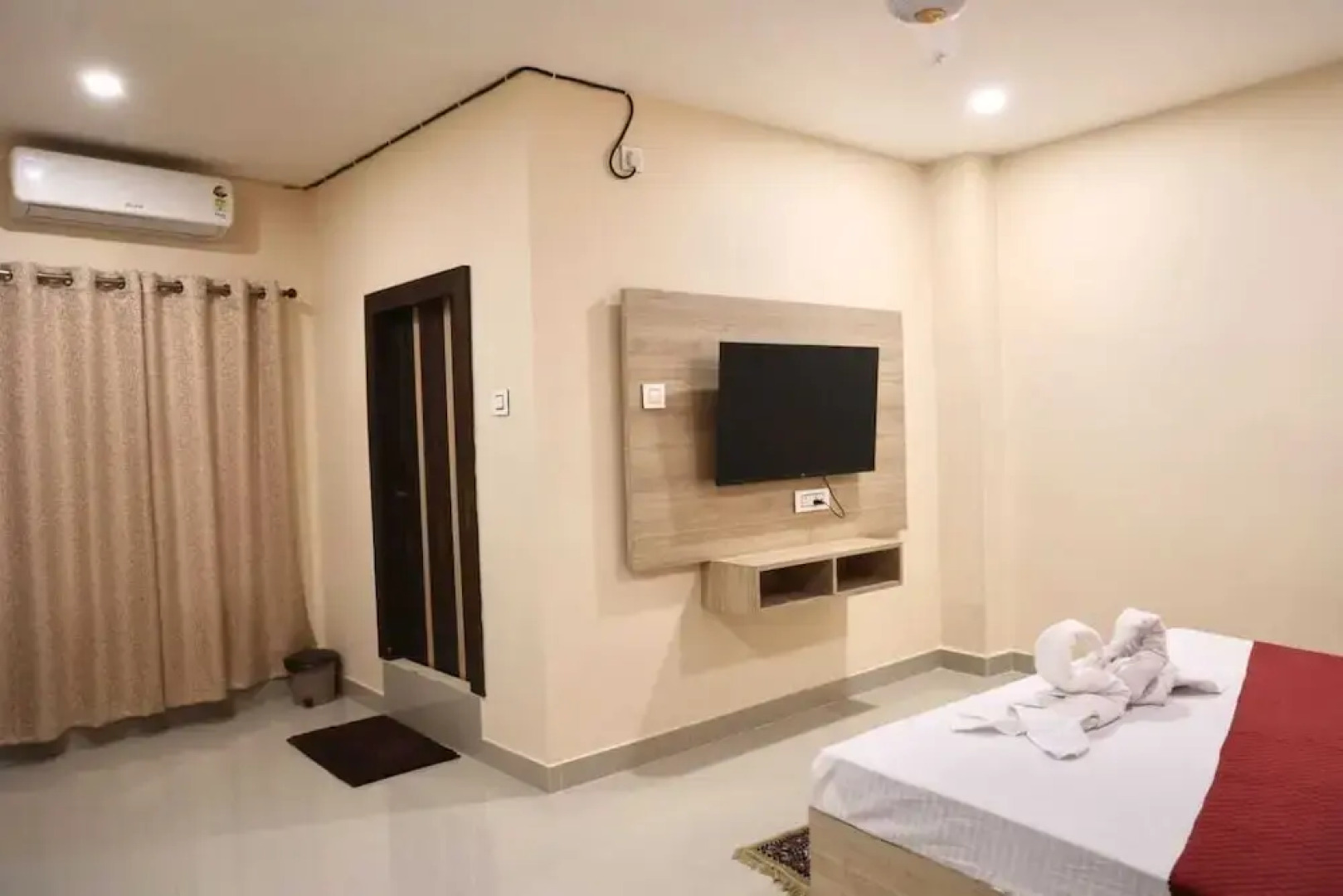 Regal Guest House by ROH