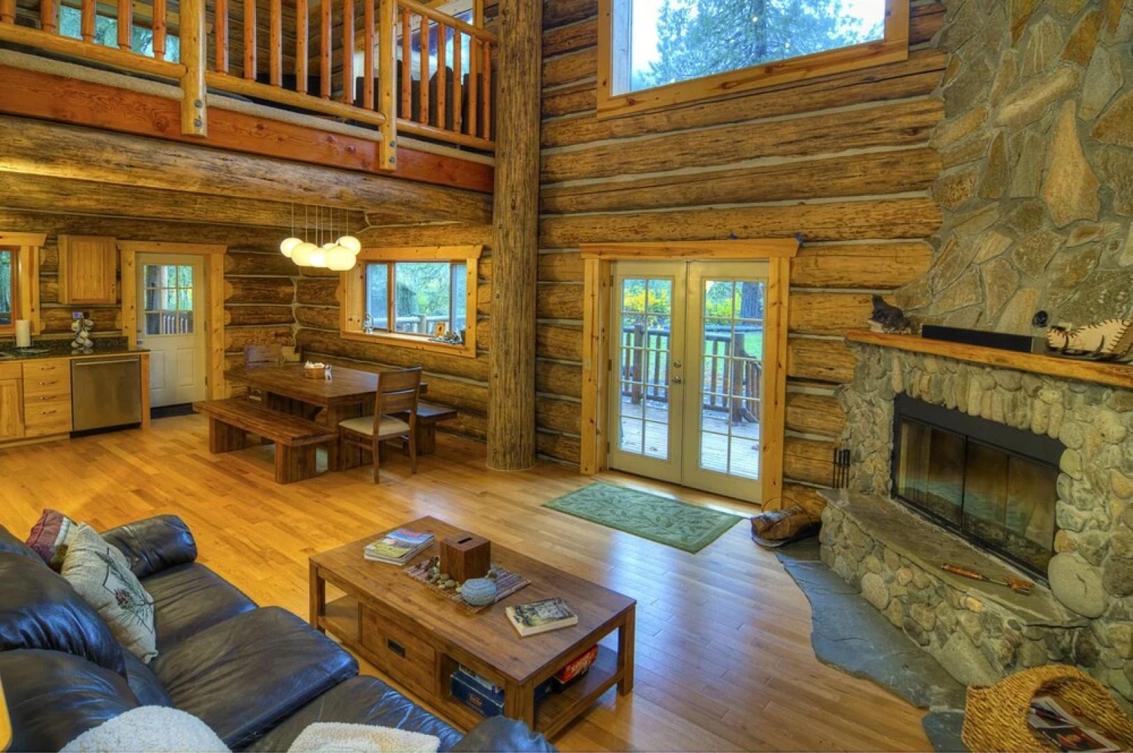 Tall Timbers Lodge - Two Bedroom Cabin with Hot Tub