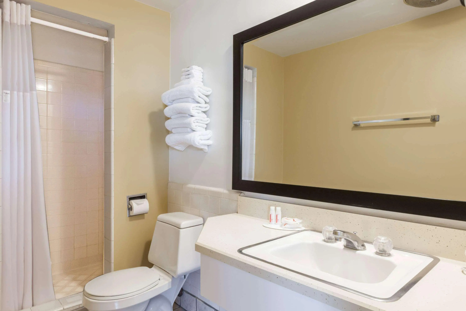 Super 8 Santa Barbara Goleta