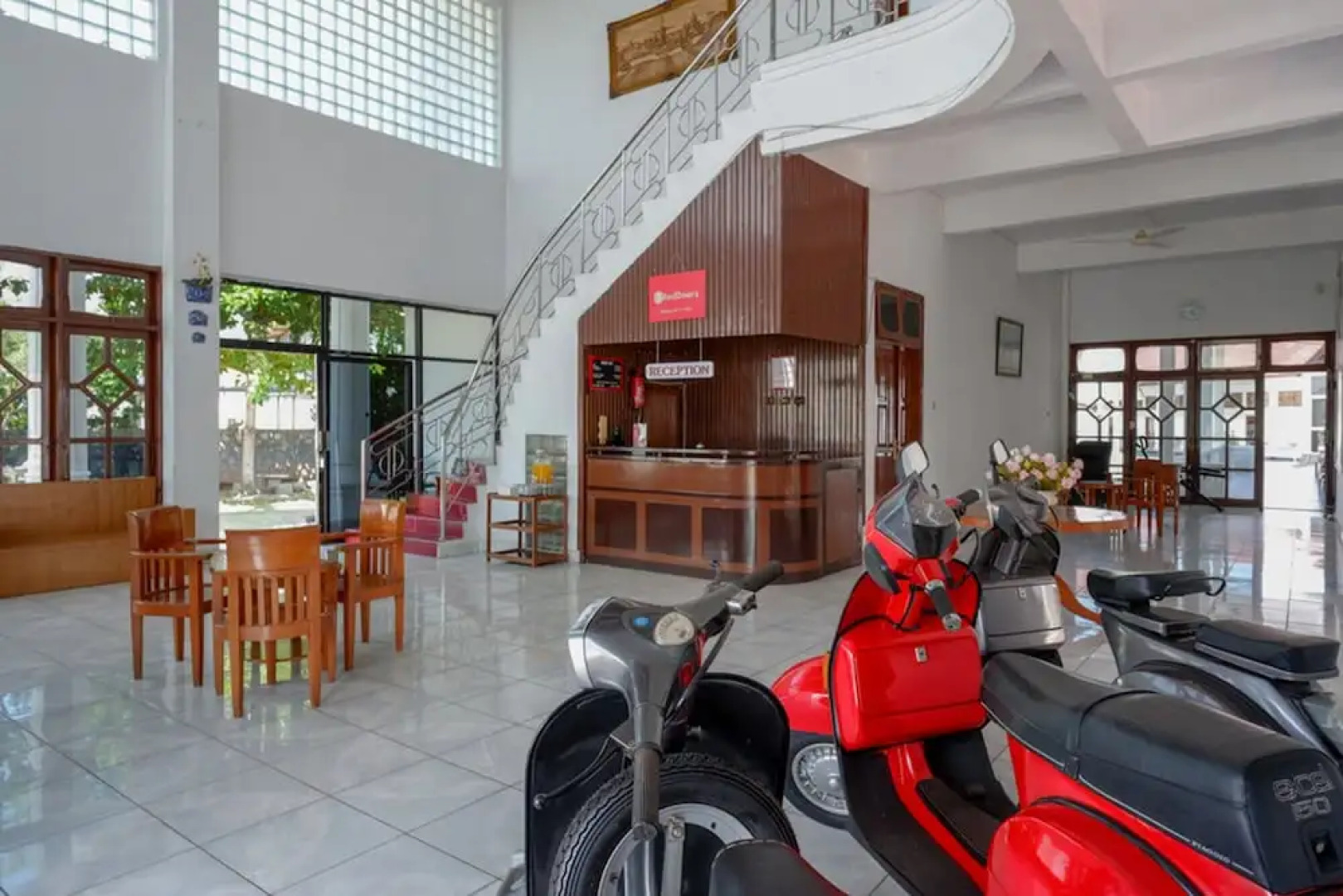 RedDoorz @ Hotel Horas Palopo