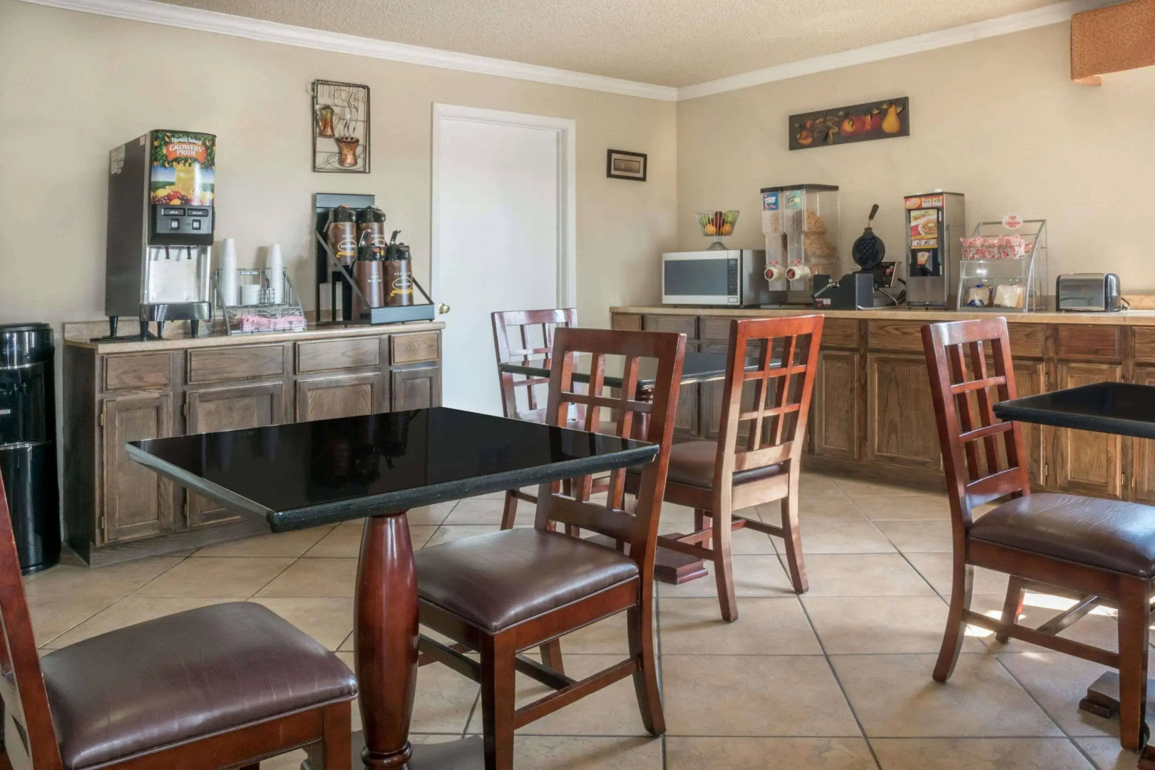 Hill Country Inn & Suites