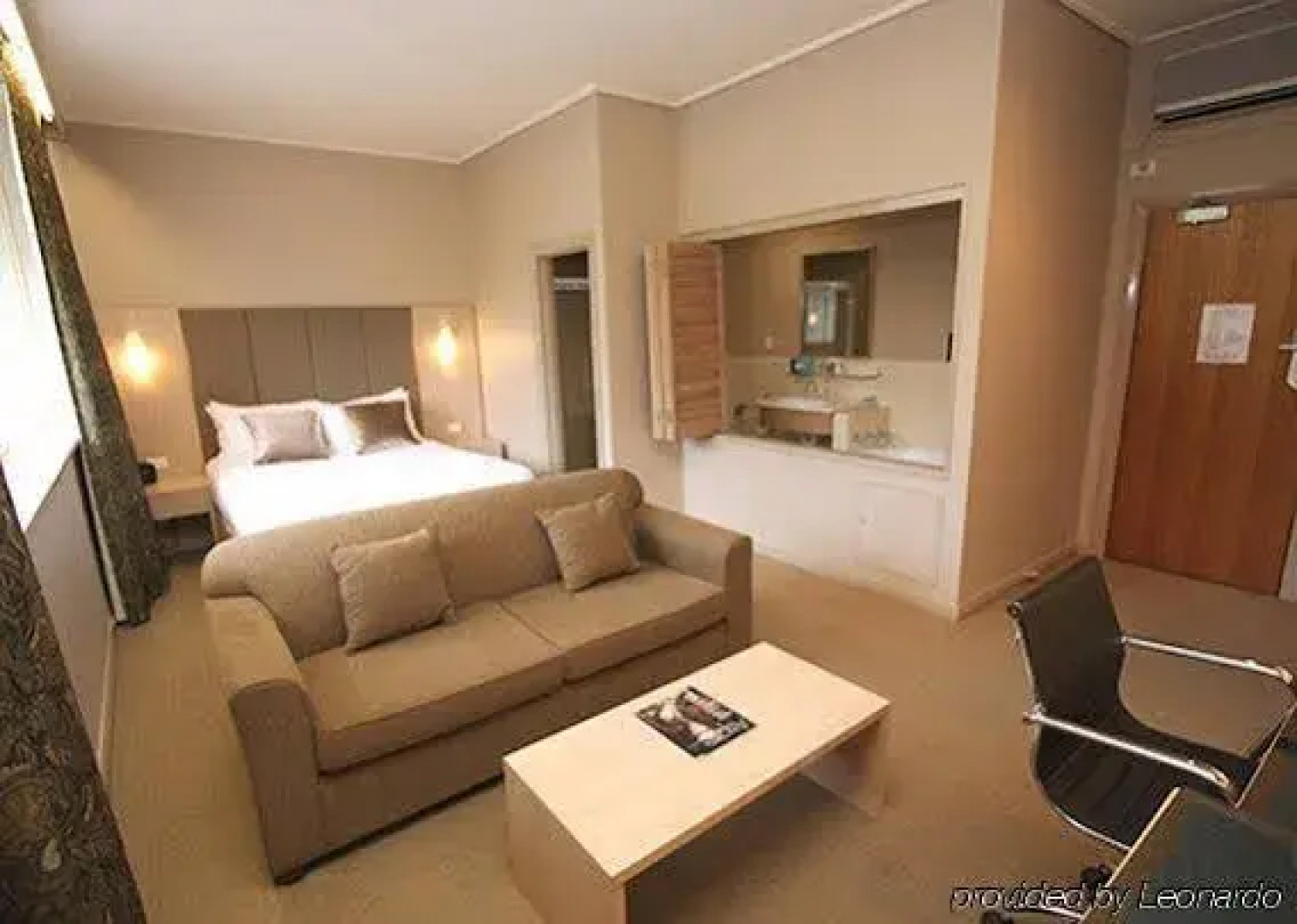 Quality Hotel Tiffins On The Park