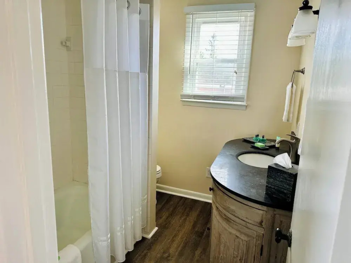 Mountainaire Inn and Log Cabins