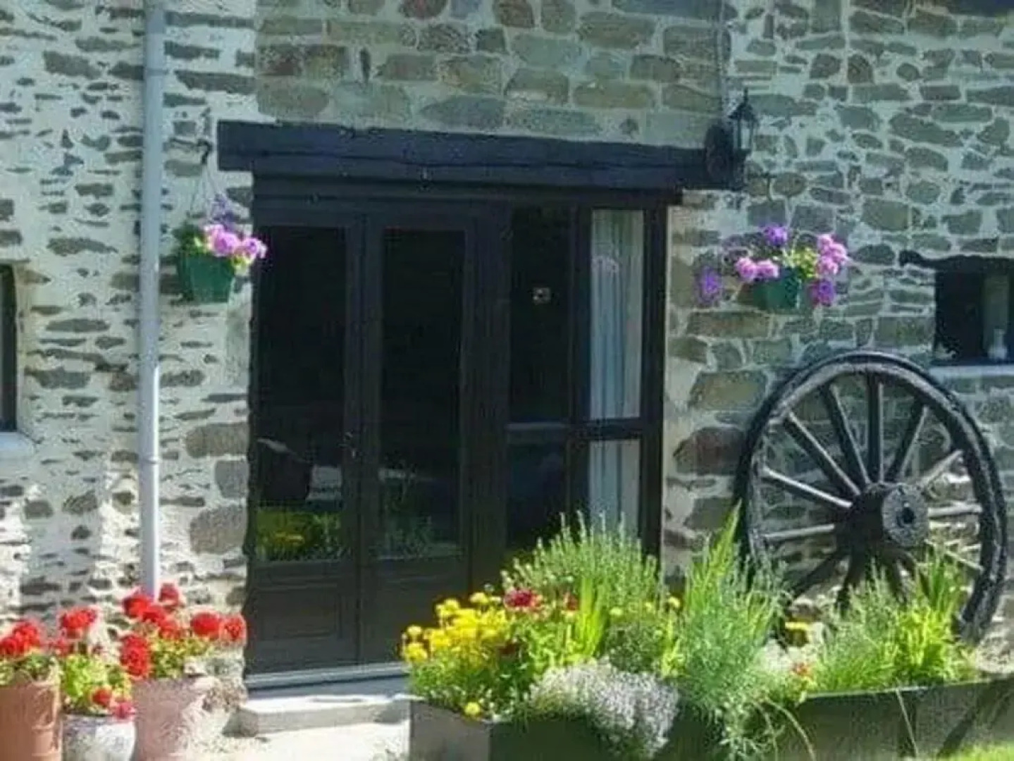 Fantastic gites 1 of 3, with pool in the beautiful Mayenne countryside.