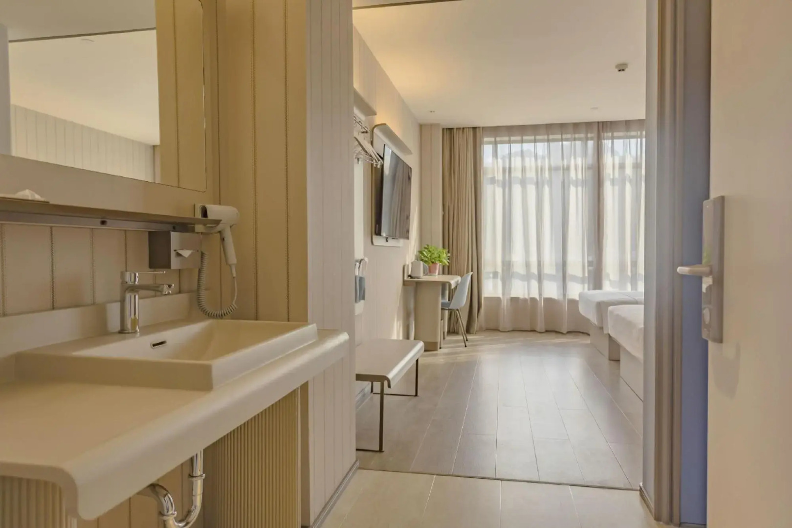 Bama Shouxiang International Hotel