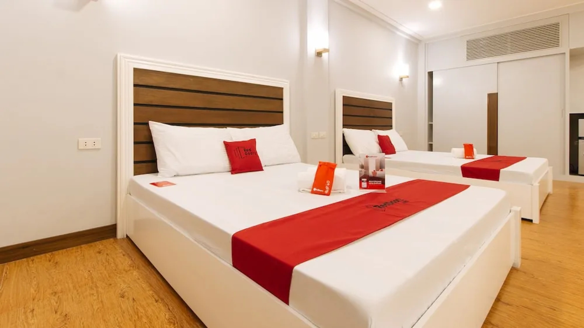 RedDoorz Premium @ Trece Indang Road