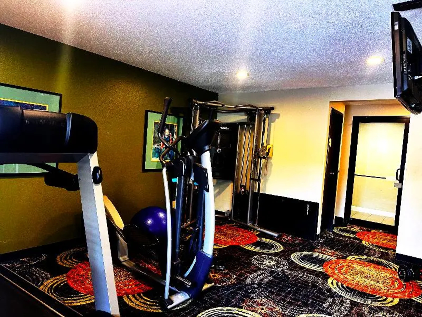 Norwood Inn & Suites Milwaukee