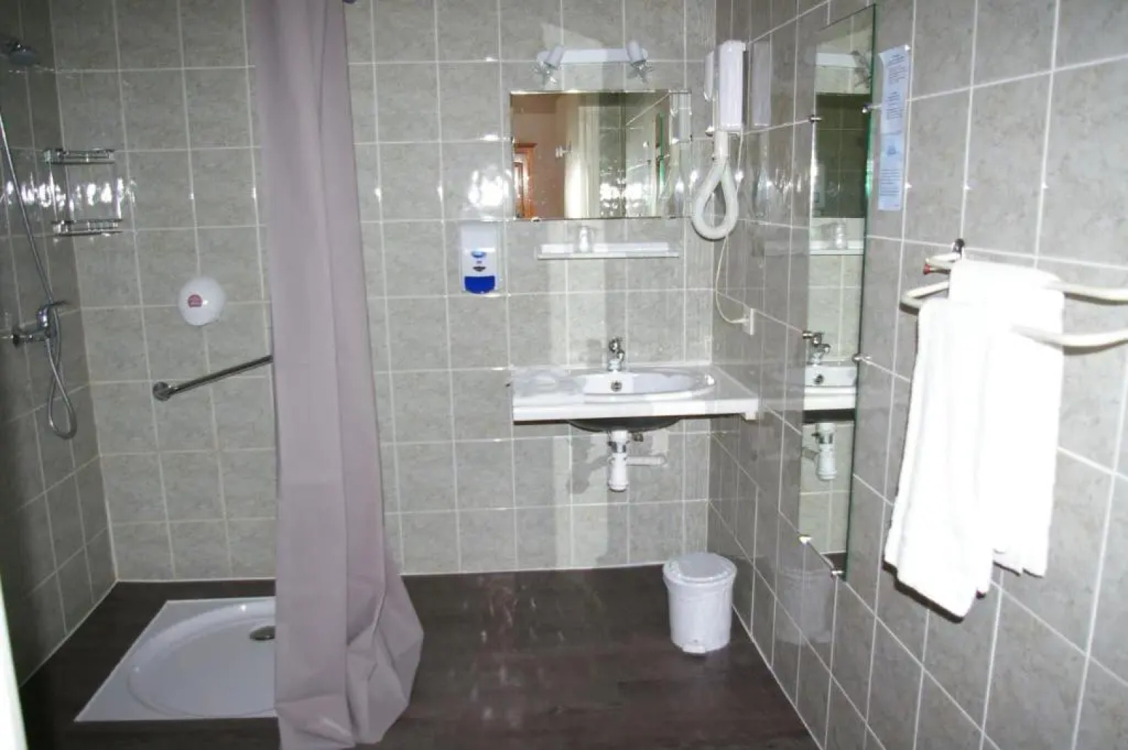 Queen Serenity Hotel