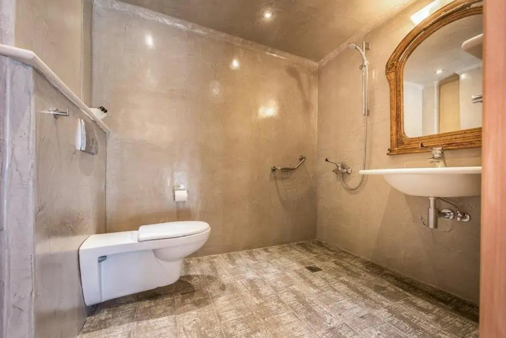 Elegant Fantasia Villa with Private Pool R244