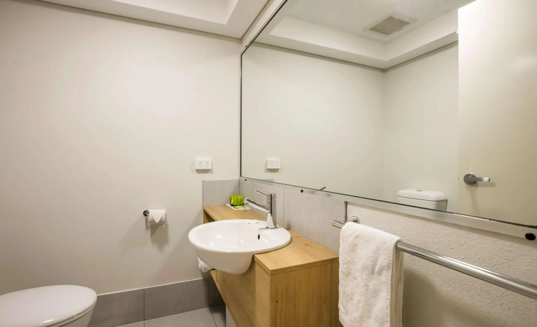 Nightcap at Kawana Waters Hotel