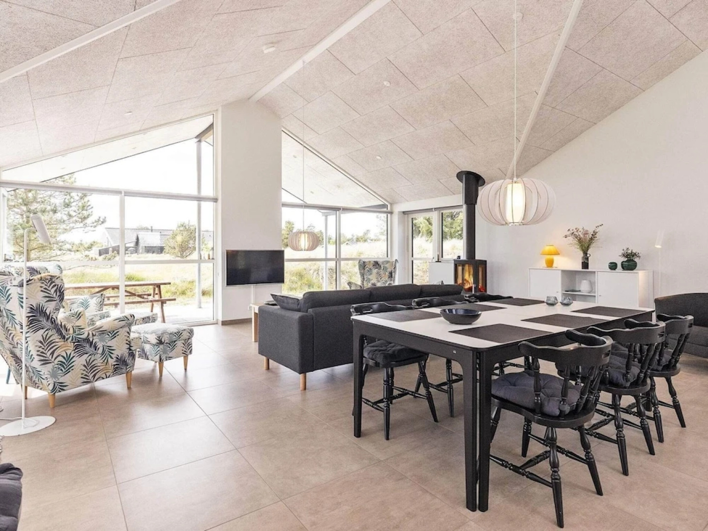 Spacious Holiday Home in Humble With Beach Nearby