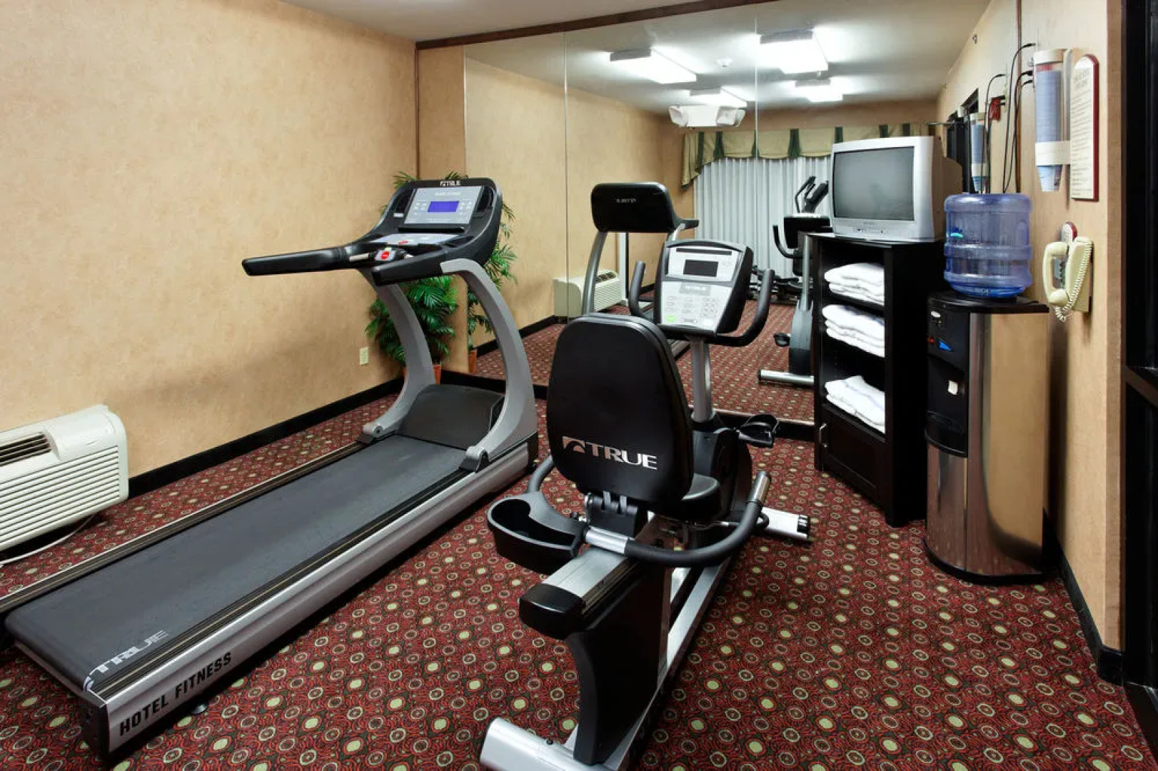Holiday Inn Express Hotel & Suites Kingsport-Meadowview I-26