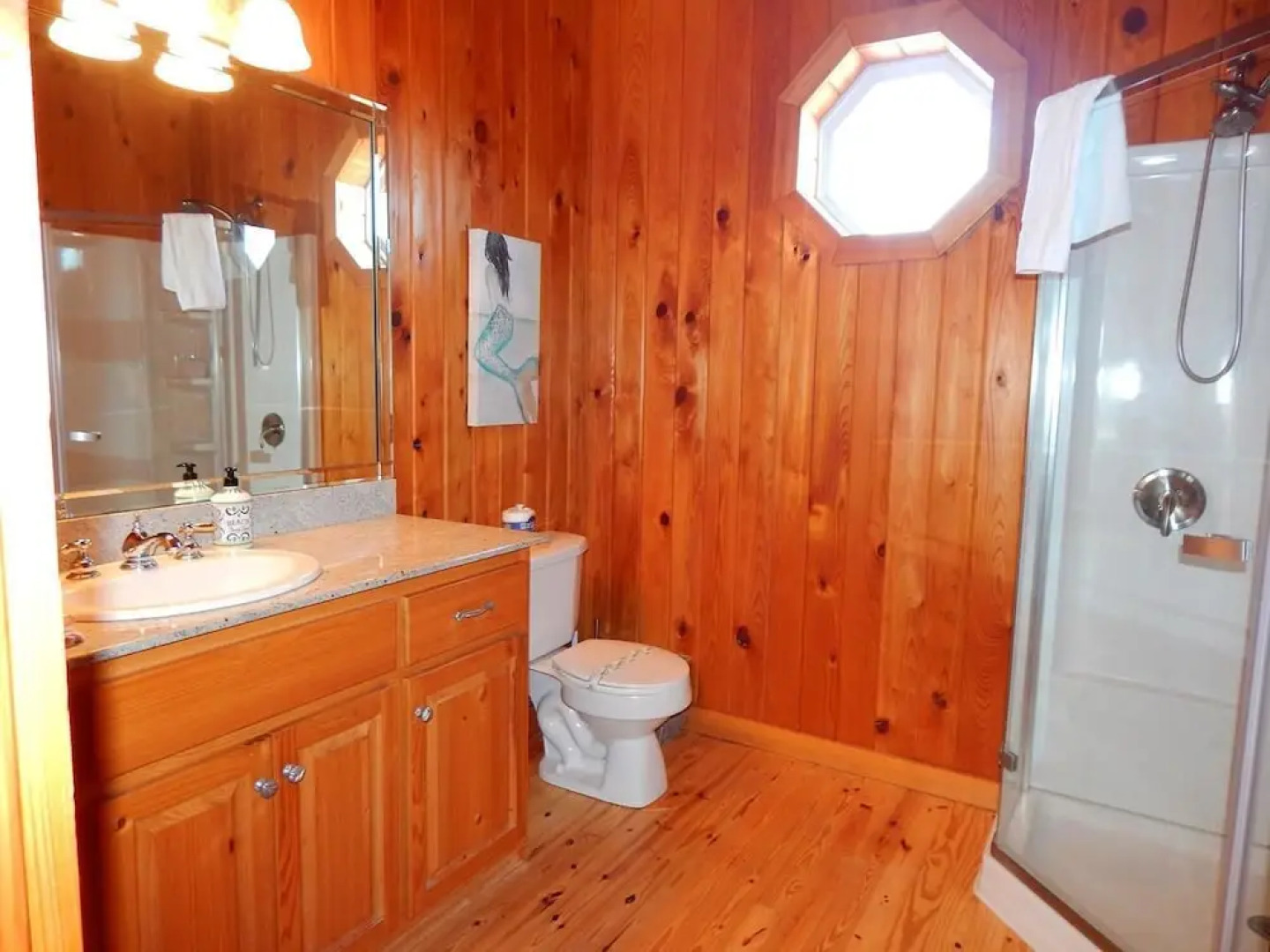 015 Red Roof Inn 4 Bedrooms 4 Bathrooms Home