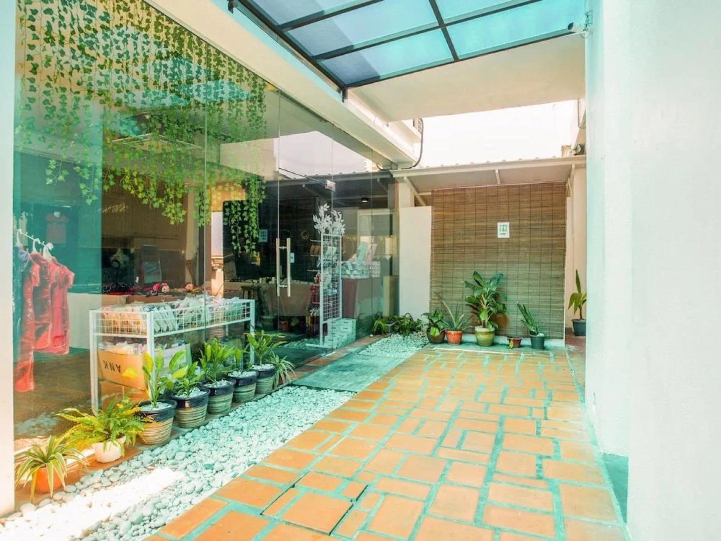 Oyo Capital O 89353 Nostalgia Boutique Hotel And Restaurant