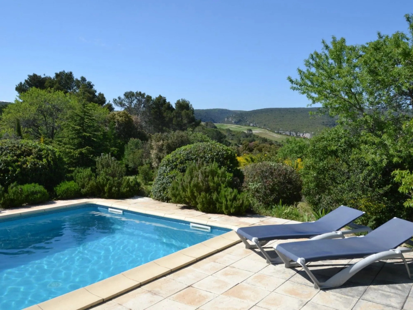 Lovely villa in Cesseras with private swimming pool