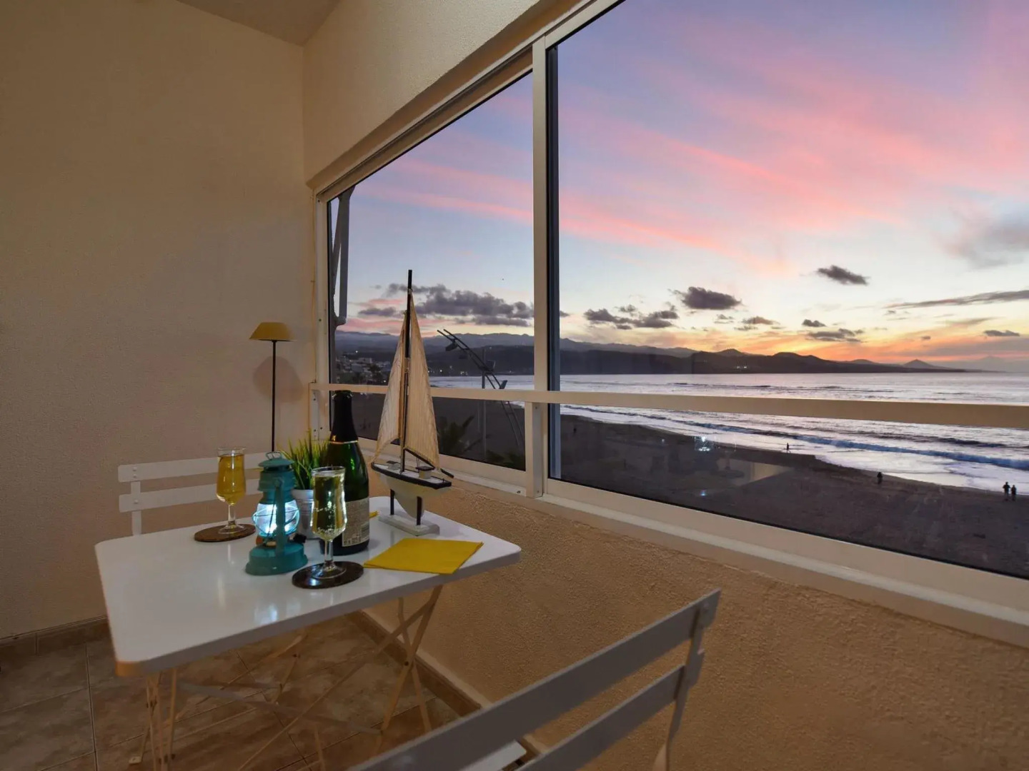 Las Canteras Seafront Apartment