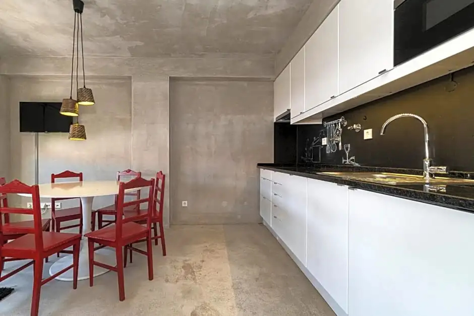 N1 Hostel Apartments & Suites