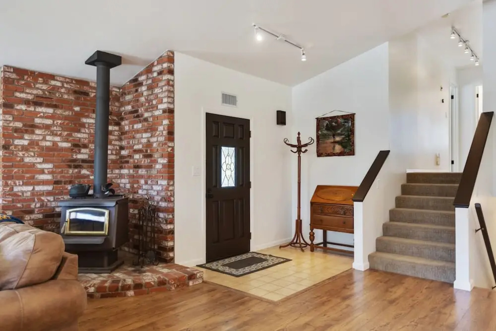 Kern River Retreat - Walk To River & Downtown! 3 Bedroom Retreat by RedAwning